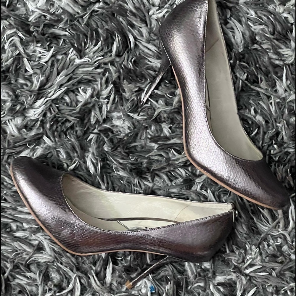 Michael Kors Rose Gold Embossed Heels Size 6M - Picture 3 of 9